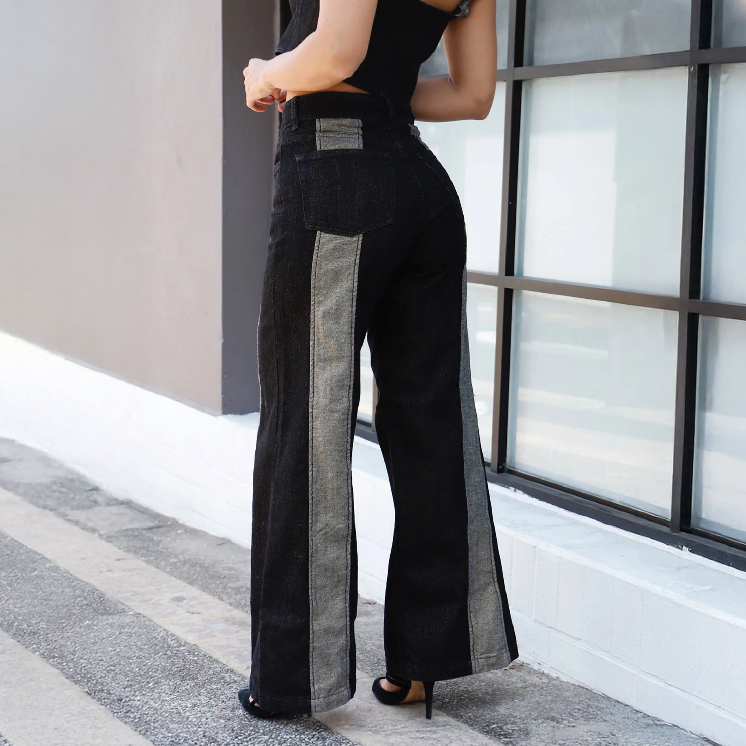 Pant negro con dorado