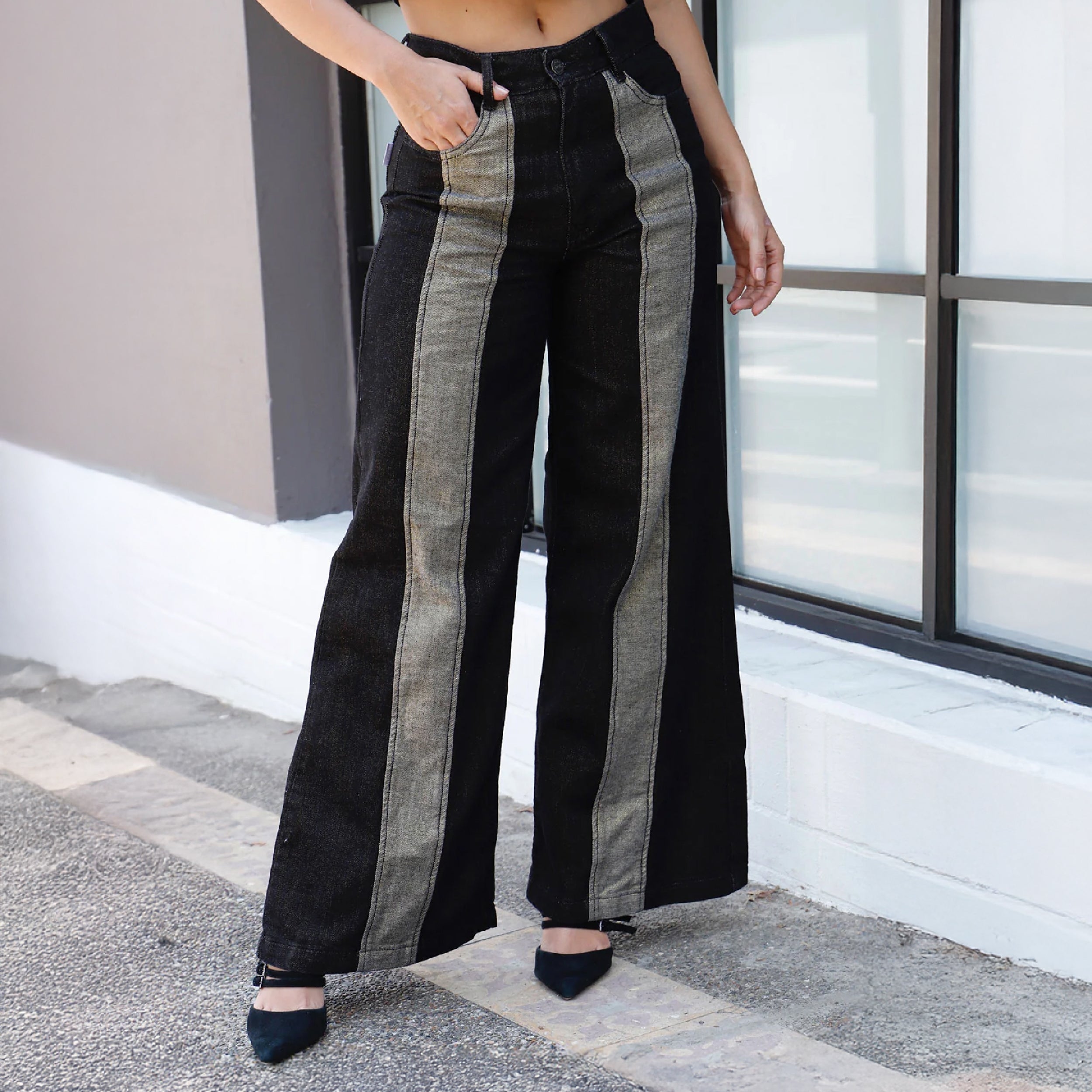 Pant negro con dorado