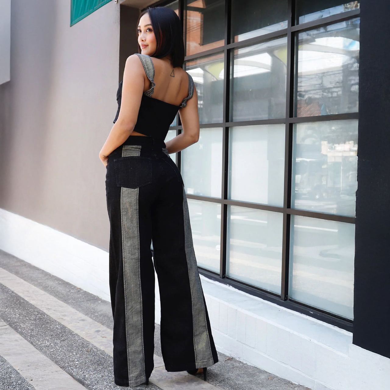 Pant negro con dorado